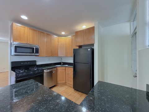 Tiny photo for 2516 W Hollywood Avenue #1, Chicago, IL 60659 (MLS # 12570647)