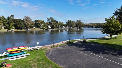 Tiny photo for 208 S River Road, Fox River Grove, IL 60021 (MLS # 12492170)