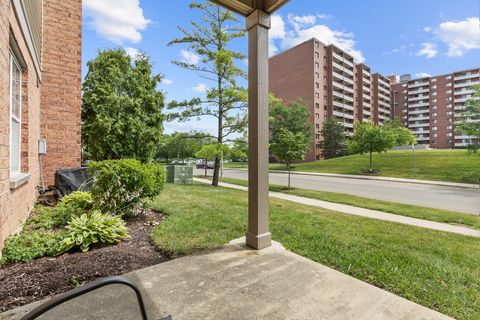 Tiny photo for 100 White Oak Court #1, Schaumburg, IL 60195 (MLS # 12514025)