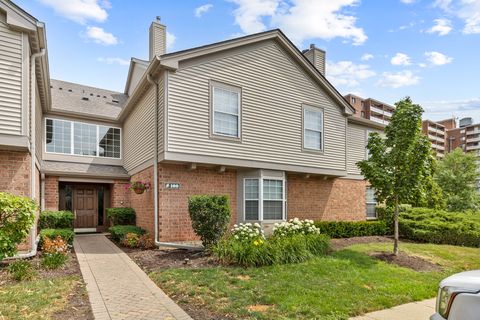 Photo of 100 White Oak Court #1, Schaumburg, IL 60195 (MLS # 12514025)