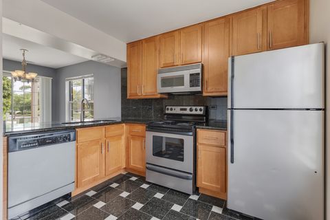 Tiny photo for 100 White Oak Court #1, Schaumburg, IL 60195 (MLS # 12514025)