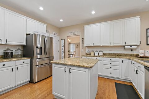 Tiny photo for 560 Ellen Court, Woodstock, IL 60098 (MLS # 12556328)