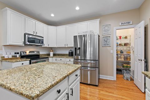 Tiny photo for 560 Ellen Court, Woodstock, IL 60098 (MLS # 12556328)