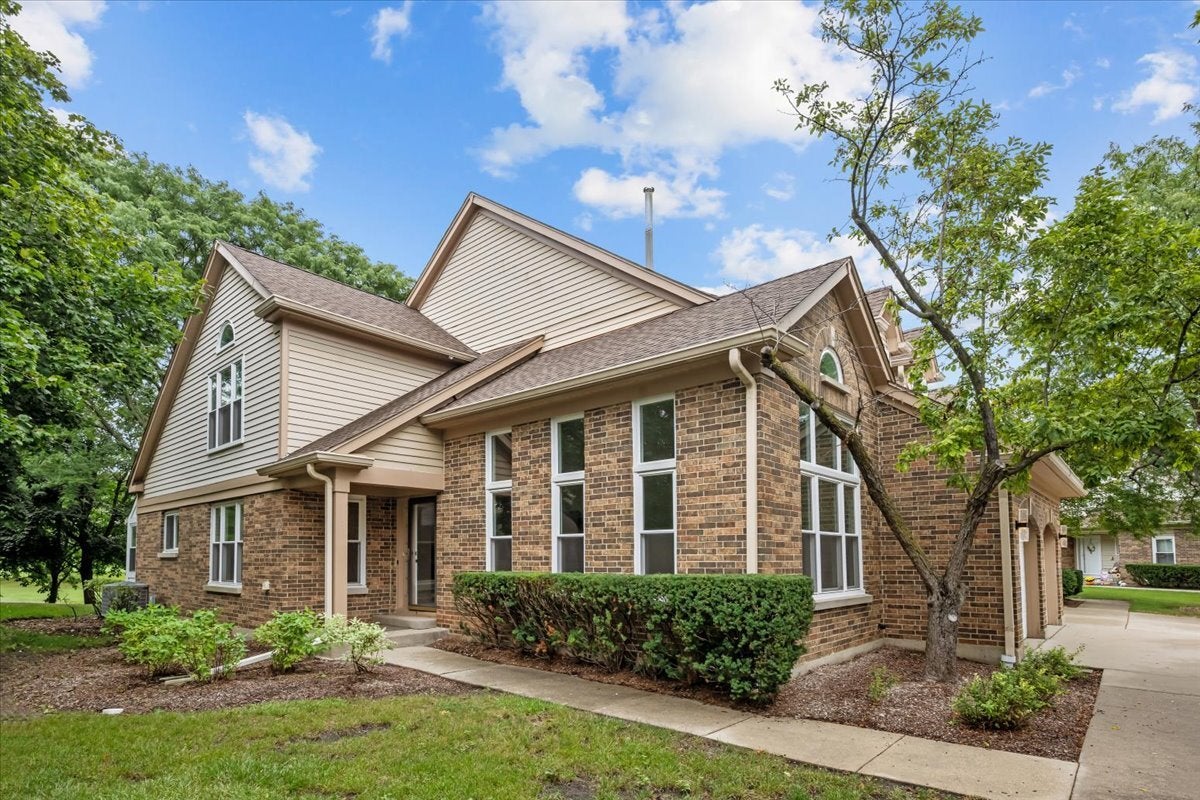 352 Satinwood Court N