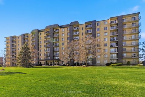 Photo of 5400 Walnut Avenue #208, Downers Grove, IL 60515 (MLS # 12520565)