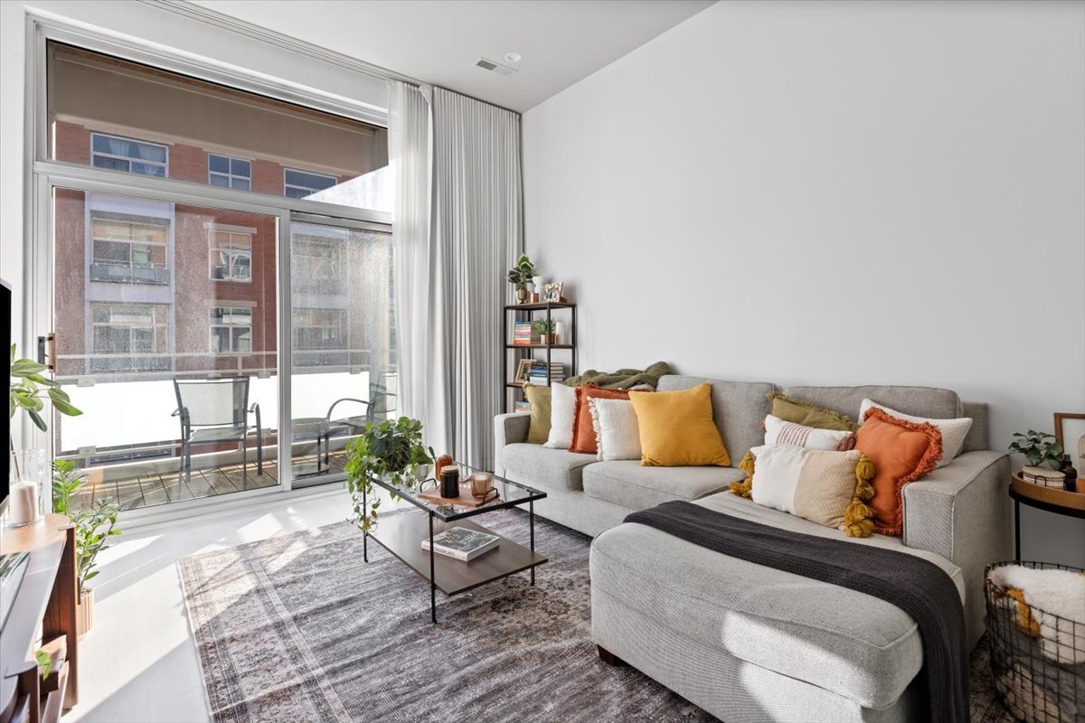 949 W Madison Street 406