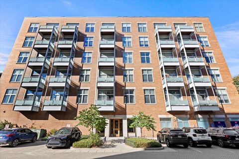 Photo of 949 W Madison Street #406, Chicago, IL 60607 (MLS # 12501945)