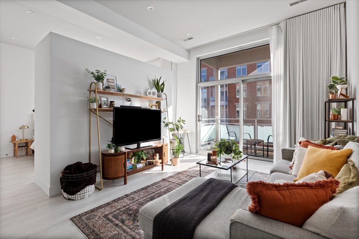 949 W Madison Street 406