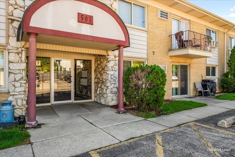 Tiny photo for 501 Carlysle Drive #9, Clarendon Hills, IL 60514 (MLS # 12475639)