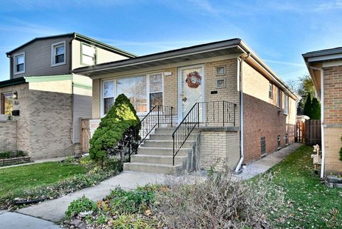 Photo of 6513 N NEVA Avenue, Chicago, IL 60631 (MLS # 12518440)