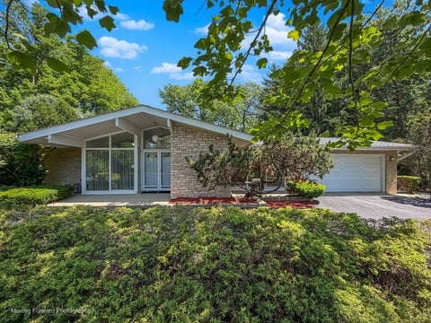 Photo of 6363 S Keokuk Road, Indian Head Park, IL 60525 (MLS # 12561498)