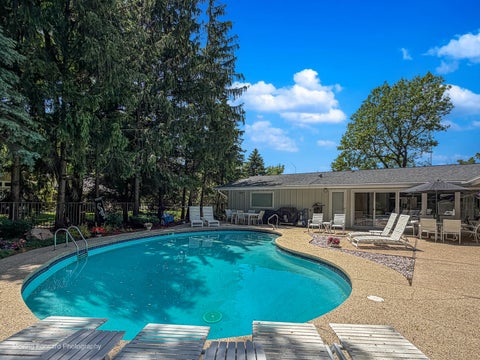 Tiny photo for 6363 S Keokuk Road, Indian Head Park, IL 60525 (MLS # 12561498)