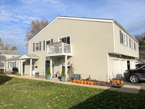 Tiny photo for 334 Joan Court #B, Bartlett, IL 60103 (MLS # 12519265)