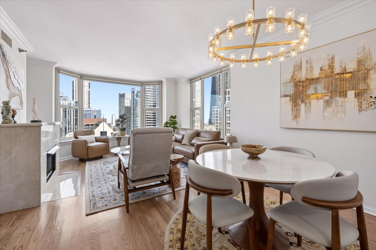 25 E SUPERIOR Street 2803