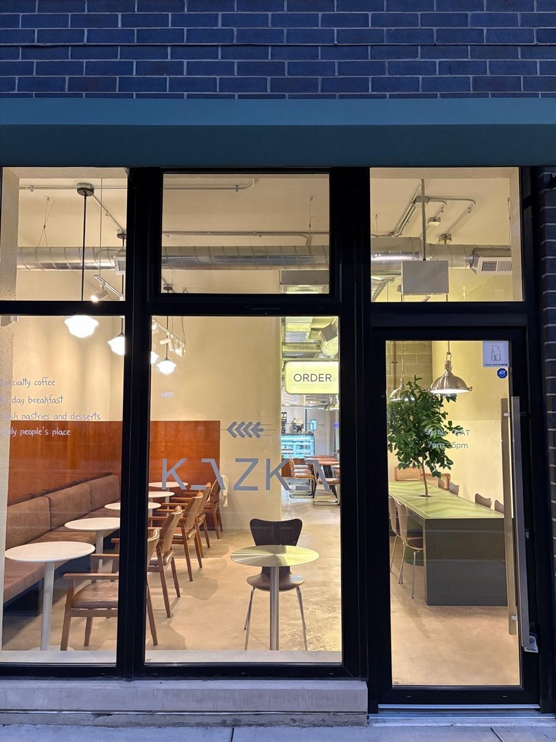 3056 N Lincoln Avenue 1