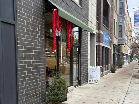 3056 N Lincoln Avenue 1 Chicago IL 60657