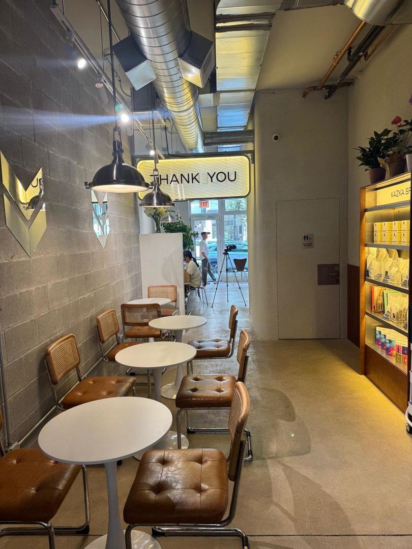 3056 N Lincoln Avenue 1