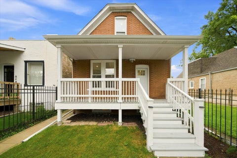 Photo of 852 N Trumbull Avenue, Chicago, IL 60651 (MLS # 12757591)