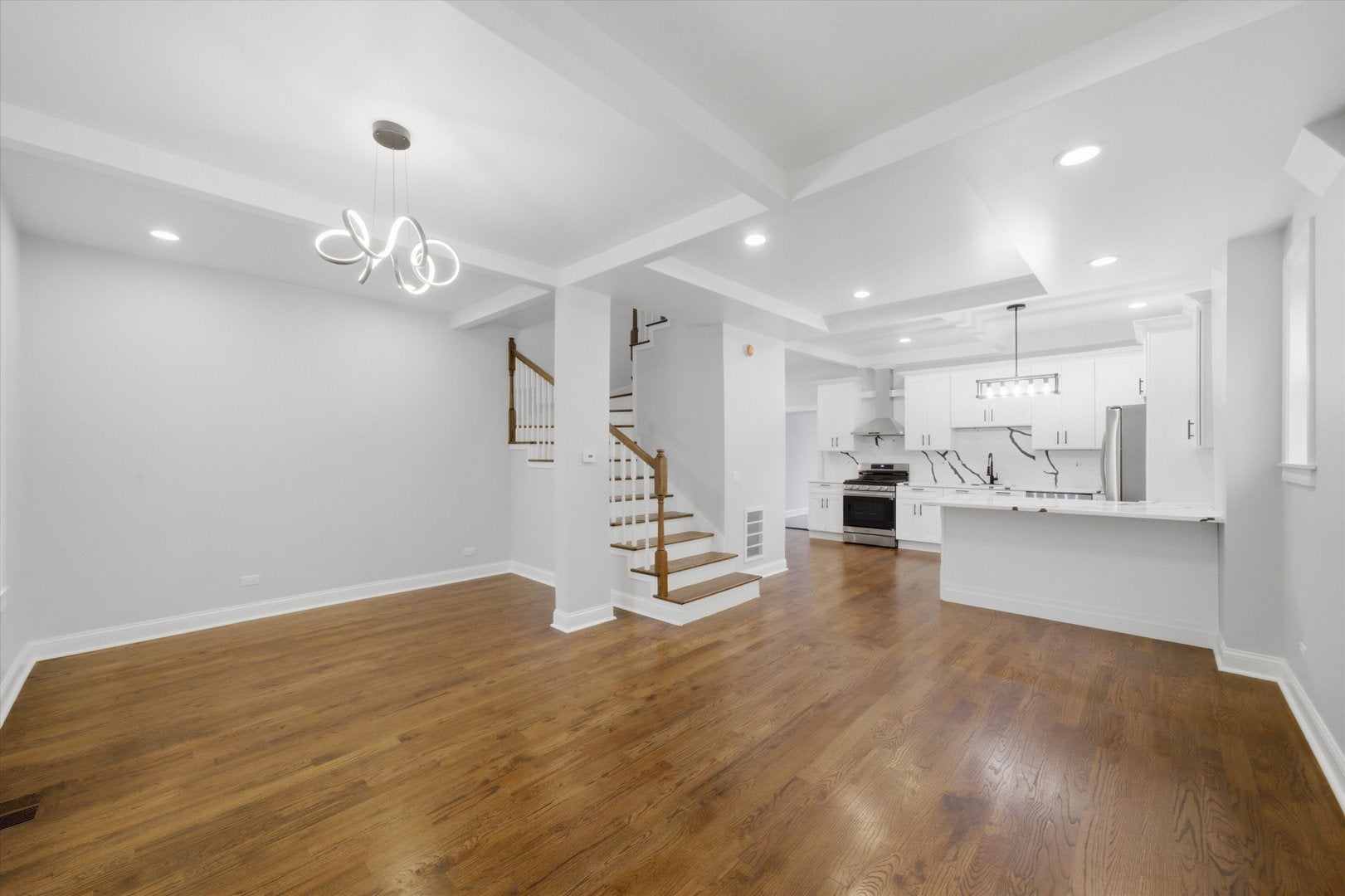852 N Trumbull Avenue