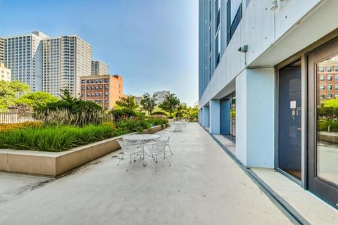 Tiny photo for 4343 N Clarendon Avenue #1408, Chicago, IL 60613 (MLS # 12651595)
