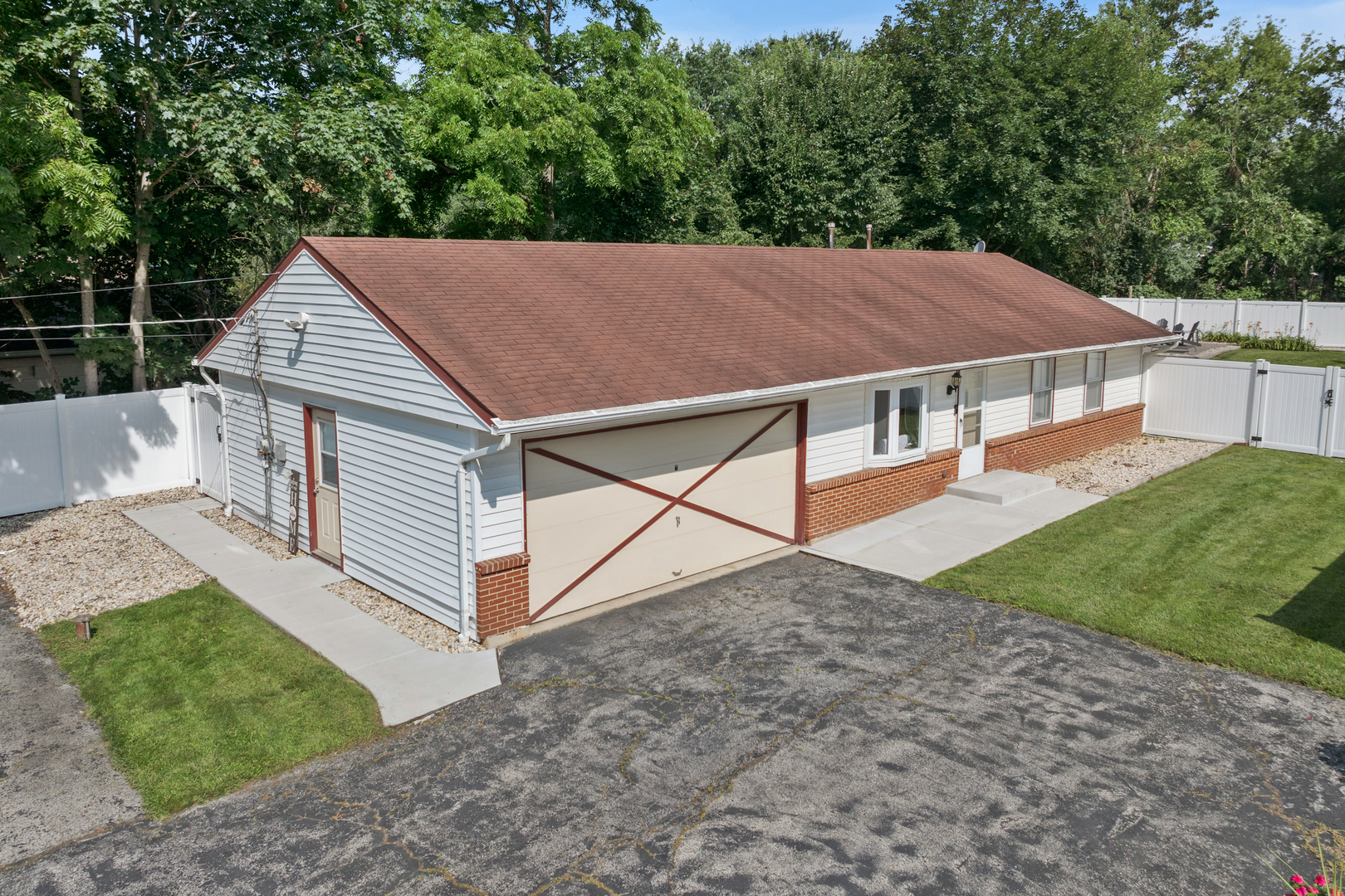 2912 Grove Lane