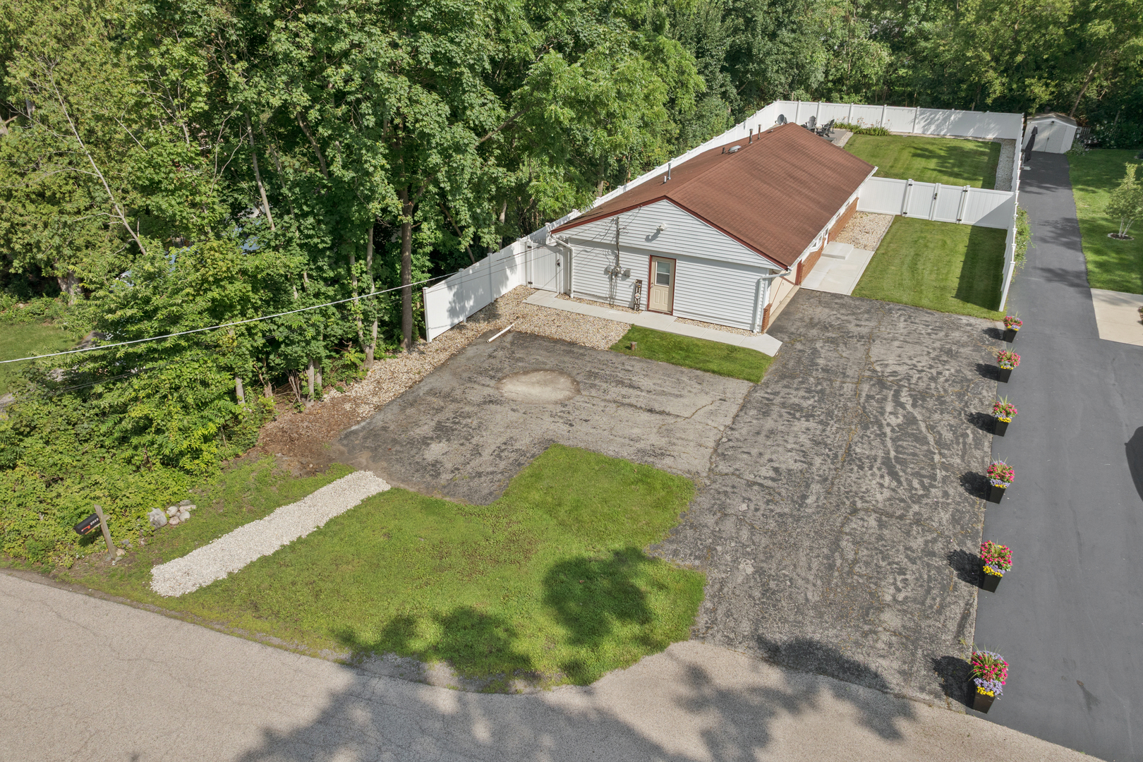 2912 Grove Lane