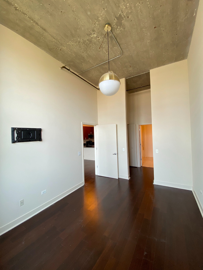 320 E 21 Street 404