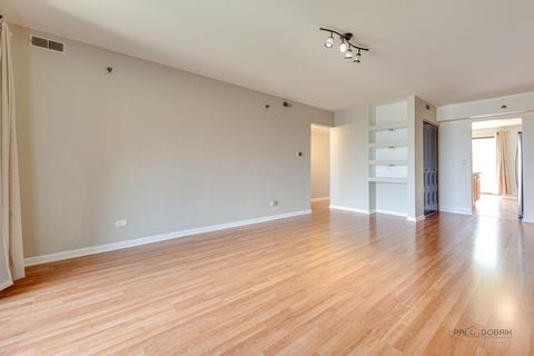 Tiny photo for 915 N York Street N #403, Elmhurst, IL 60126 (MLS # 12467584)