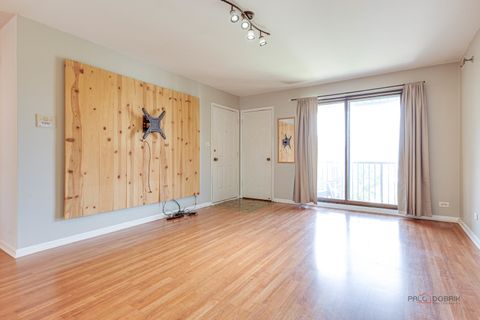 Tiny photo for 915 N York Street N #403, Elmhurst, IL 60126 (MLS # 12467584)