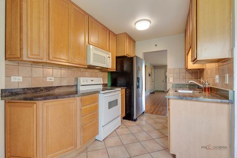Tiny photo for 915 N York Street N #403, Elmhurst, IL 60126 (MLS # 12467584)