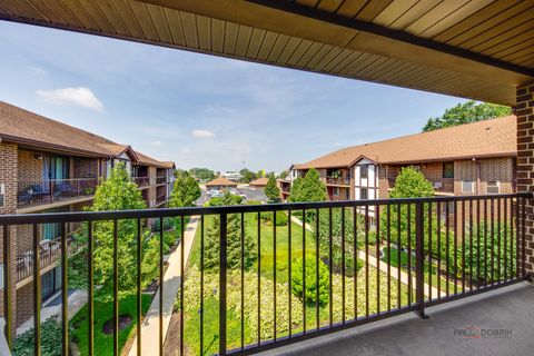 Tiny photo for 915 N York Street N #403, Elmhurst, IL 60126 (MLS # 12467584)
