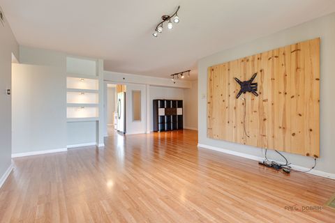 Tiny photo for 915 N York Street N #403, Elmhurst, IL 60126 (MLS # 12467584)