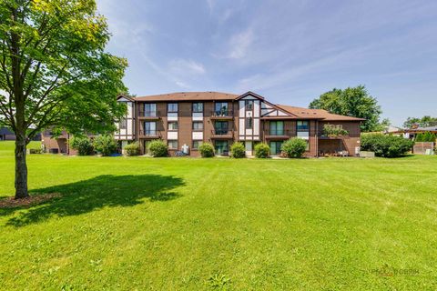 Tiny photo for 915 N York Street N #403, Elmhurst, IL 60126 (MLS # 12467584)