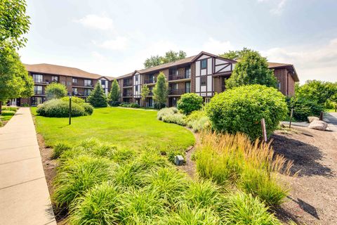 Tiny photo for 915 N York Street N #403, Elmhurst, IL 60126 (MLS # 12467584)