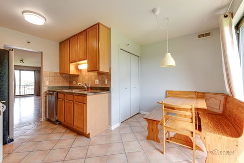 Tiny photo for 915 N York Street N #403, Elmhurst, IL 60126 (MLS # 12467584)