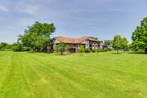Tiny photo for 915 N York Street N #403, Elmhurst, IL 60126 (MLS # 12467584)