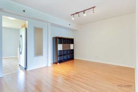 Tiny photo for 915 N York Street N #403, Elmhurst, IL 60126 (MLS # 12467584)