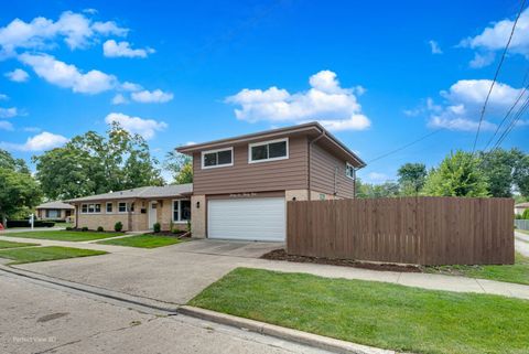Tiny photo for 3639 Crain Street, Skokie, IL 60076 (MLS # 12497148)