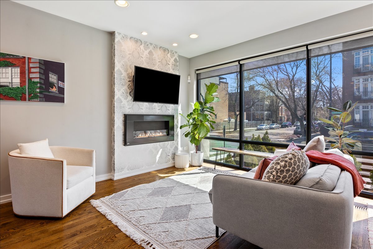 1900 W Armitage Avenue 1