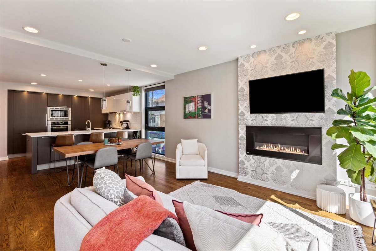 1900 W Armitage Avenue 1