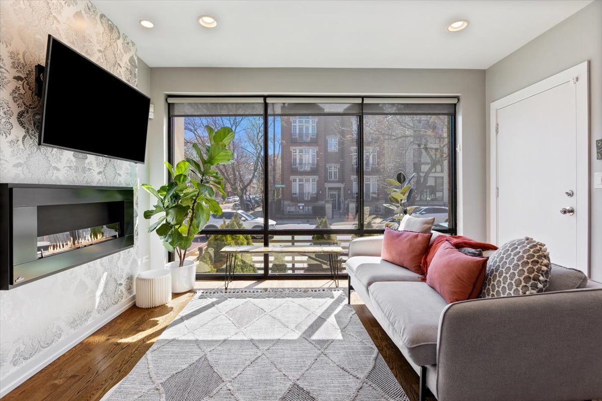 1900 W Armitage Avenue 1