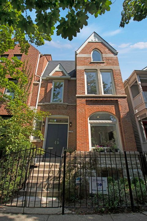 Photo of 2249 N Geneva Terrace, Chicago, IL 60614 (MLS # 12468441)