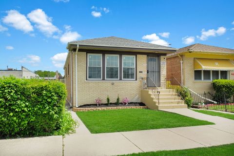 Photo of 7357 S MARSHFIELD Avenue, Chicago, IL 60636 (MLS # 12642198)
