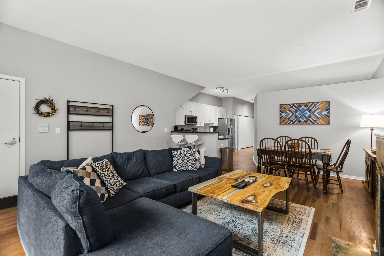 324 N JEFFERSON Street 101