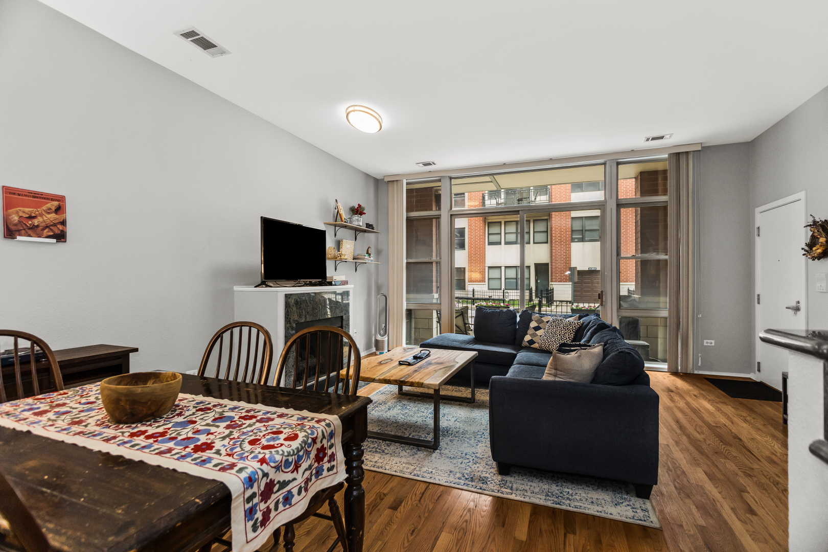 324 N JEFFERSON Street 101