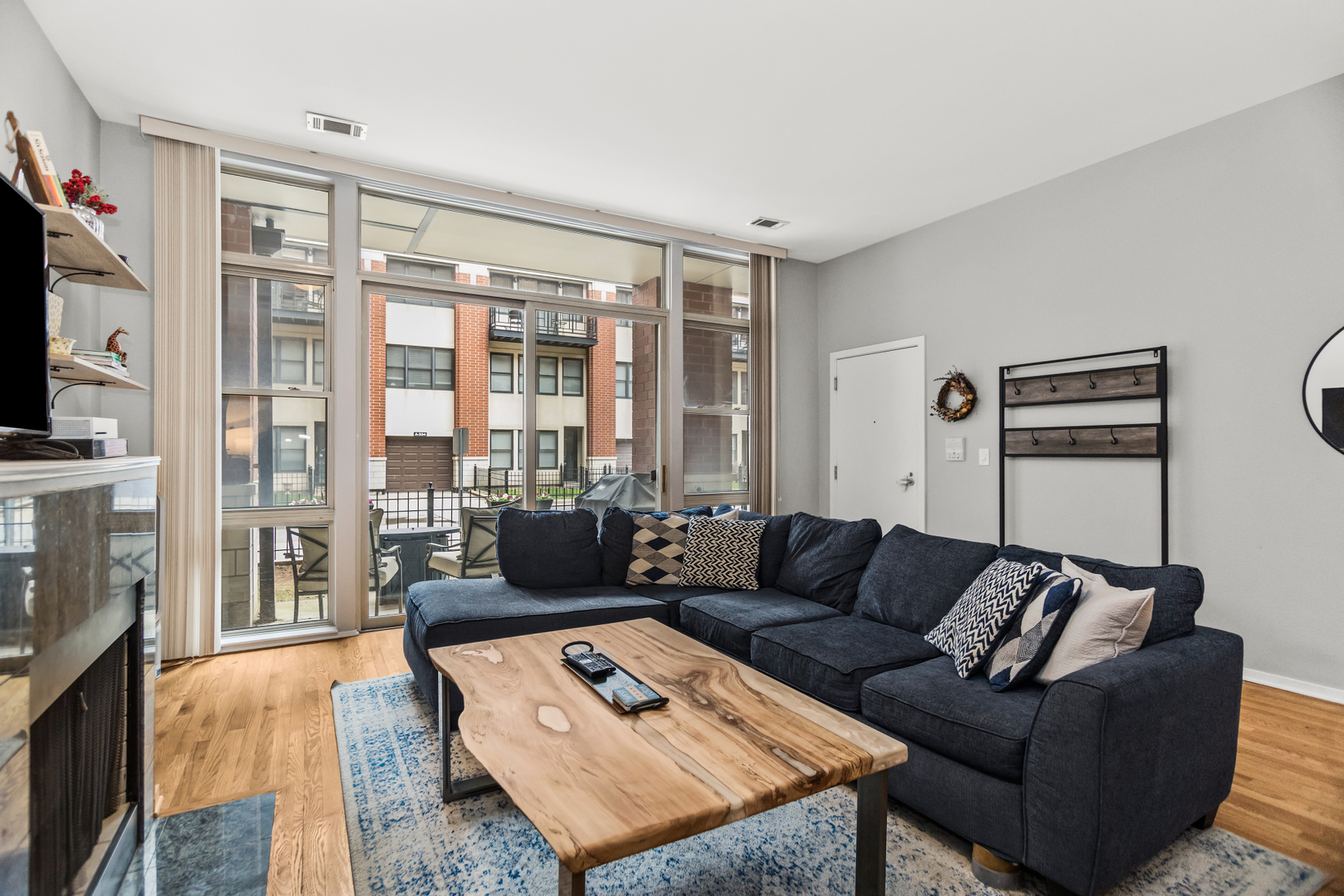 324 N JEFFERSON Street 101
