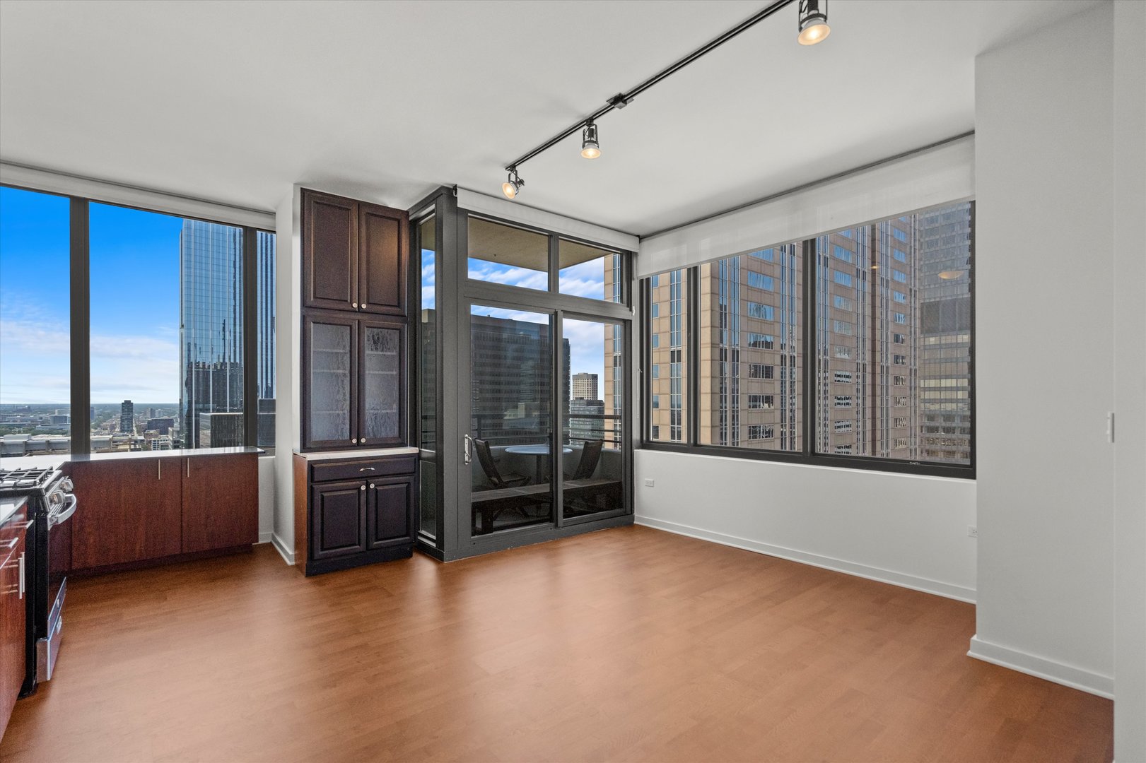 235 W VAN BUREN Street 3315