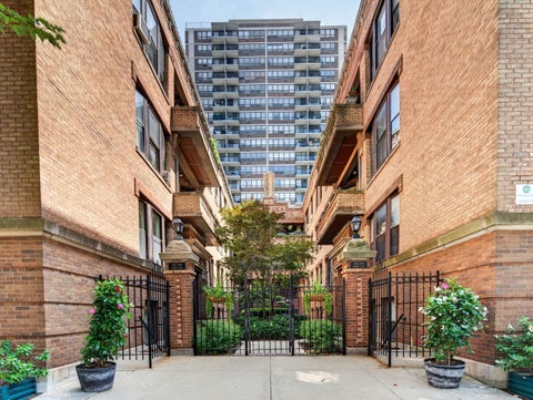 Photo of 2743 N Hampden Court #1G, Chicago, IL 60614 (MLS # 12760454)