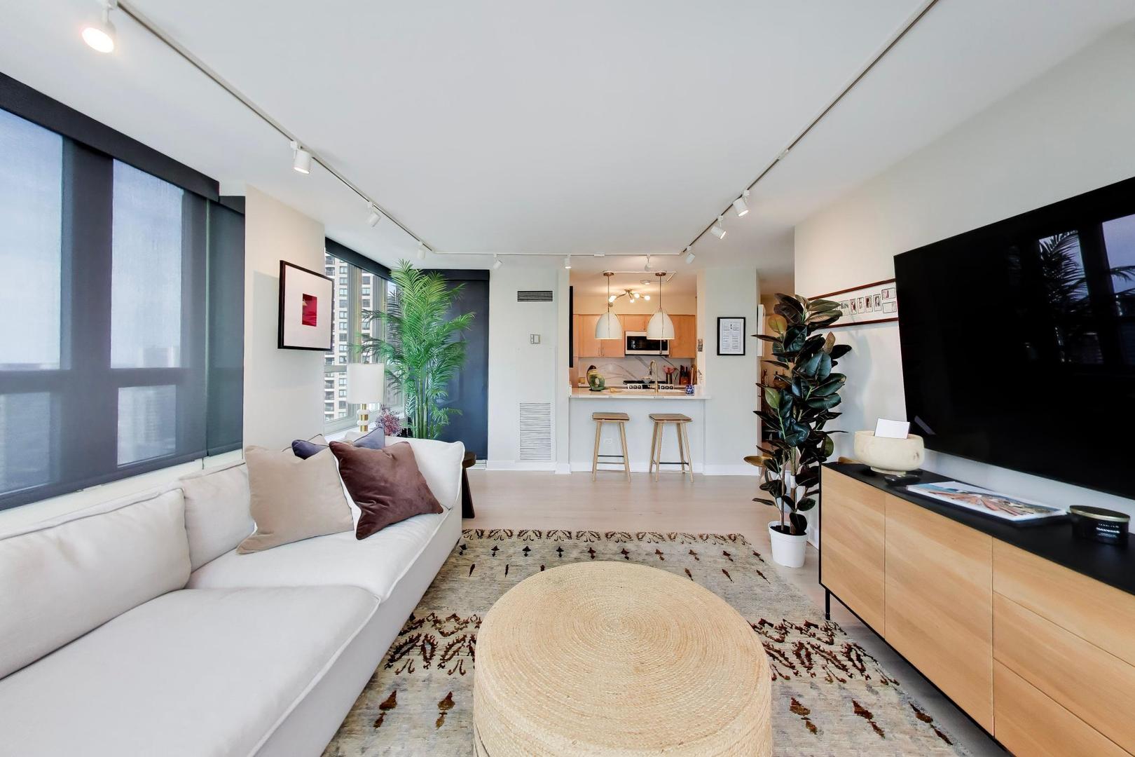 345 N La Salle Drive 3306