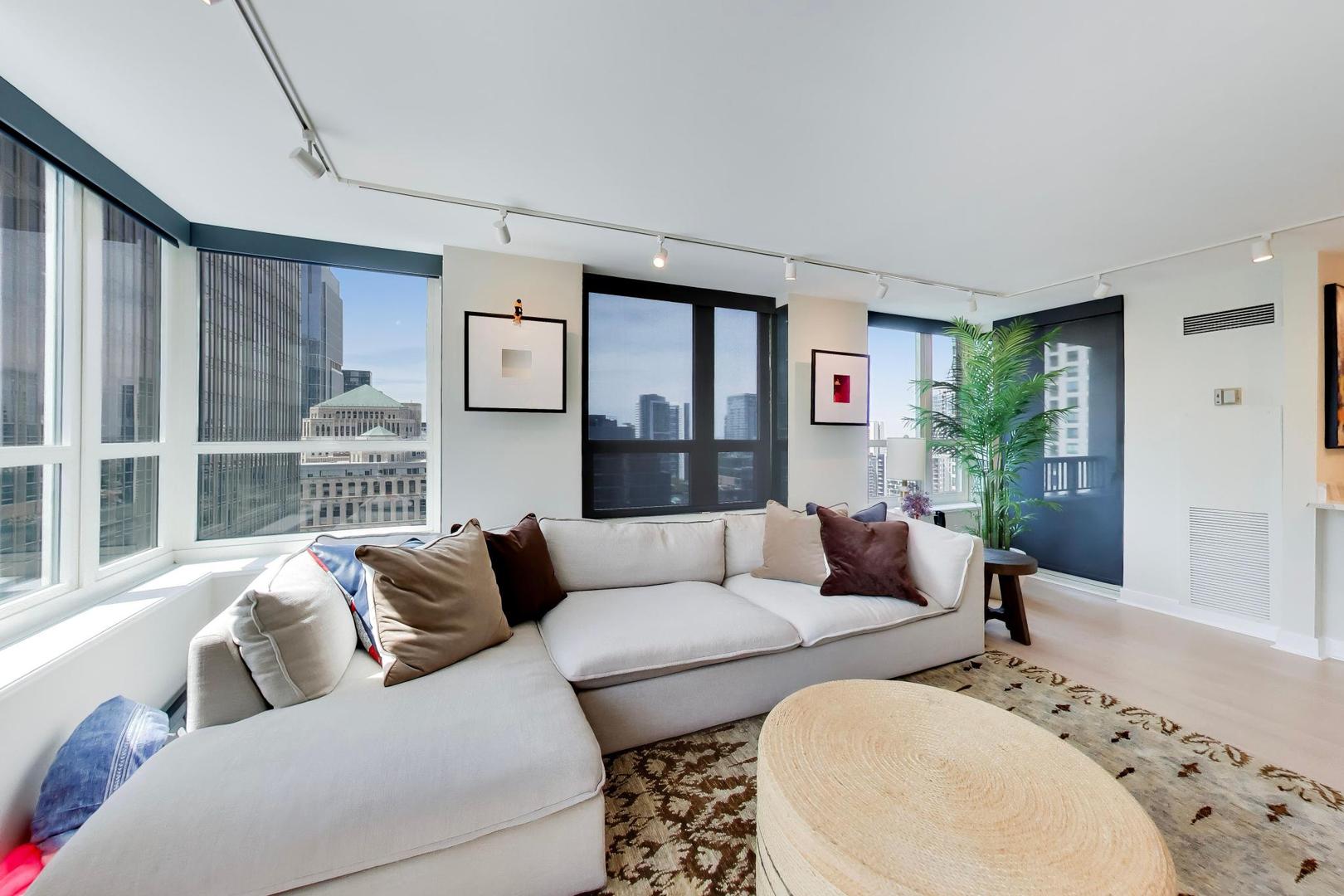 345 N La Salle Drive 3306